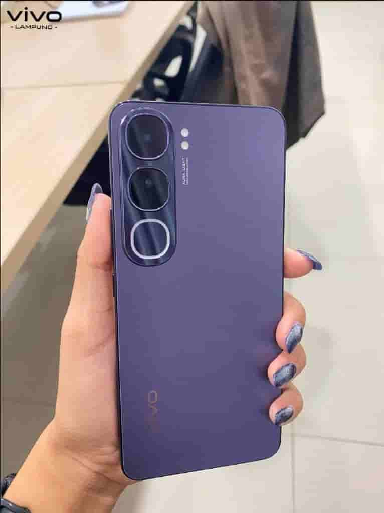 Vivo V40 Lite 3