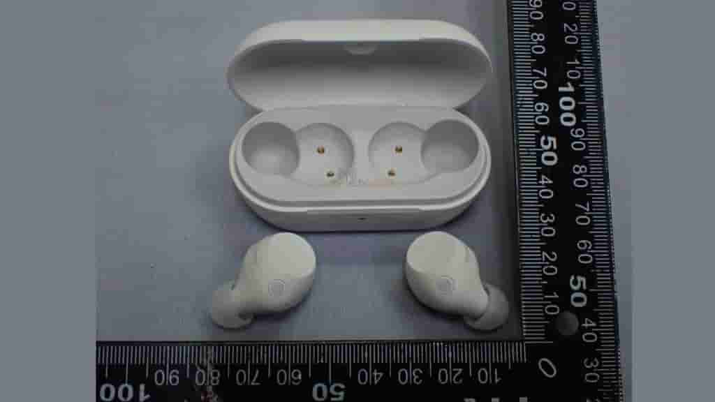 Sony 'YY2986' - White Earbuds and Case