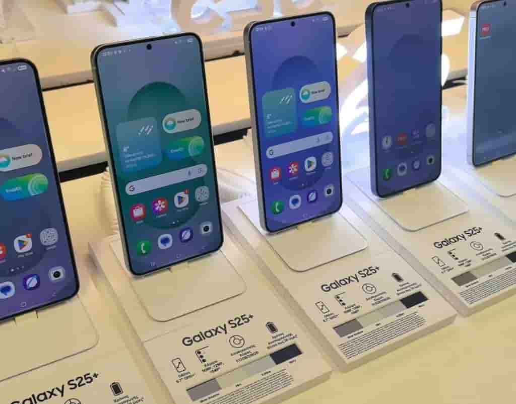 Samsung Galaxy S25+ - Live Image