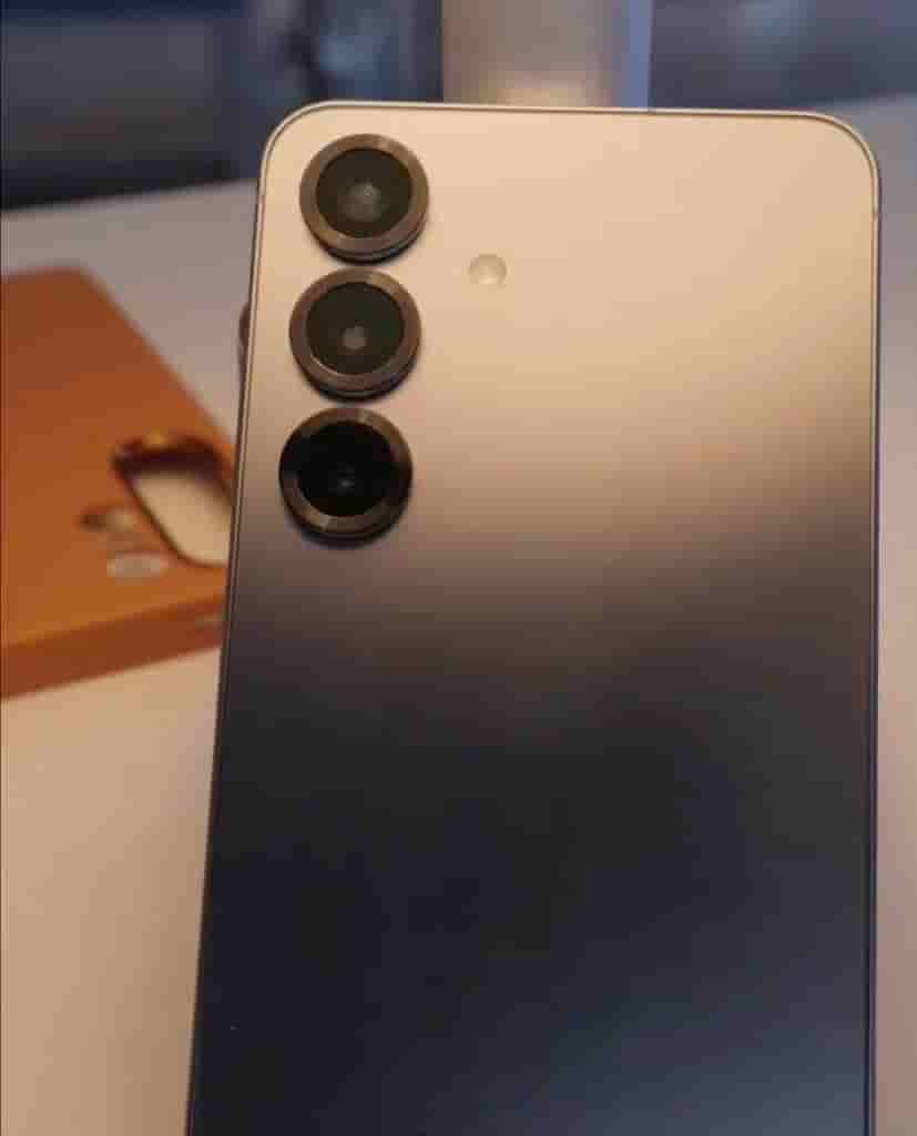 Samsung Galaxy S25 - Live Image