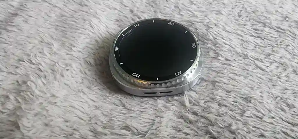 Samsung Galaxy Watch 8 Classic - Live Image (2)