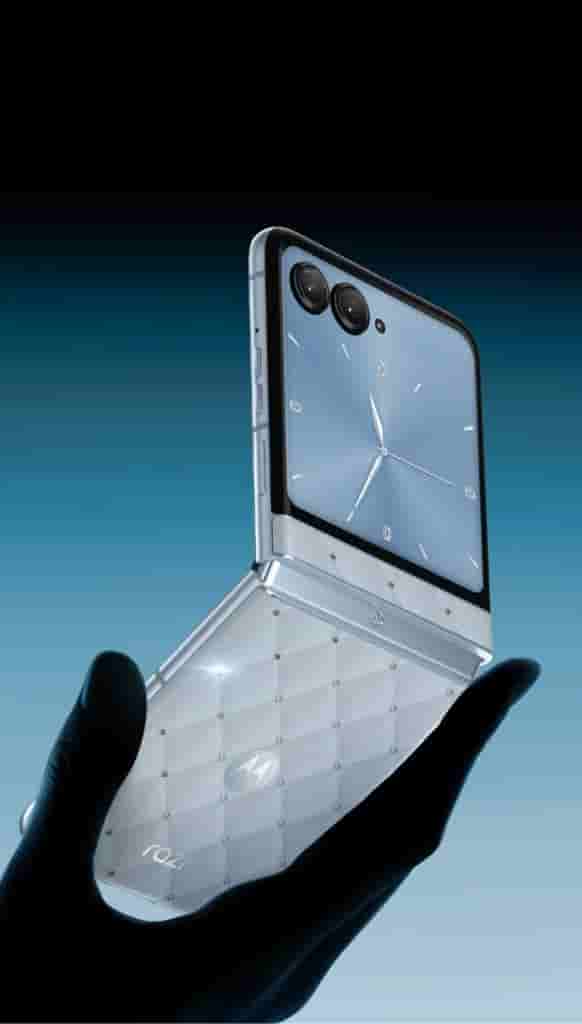 Swarovski Crystal-Clad Motorola Razr and Moto Buds Loop (1)