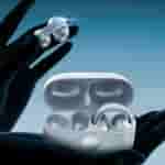 Swarovski Crystal-Clad Motorola Razr and Moto Buds Loop (2)