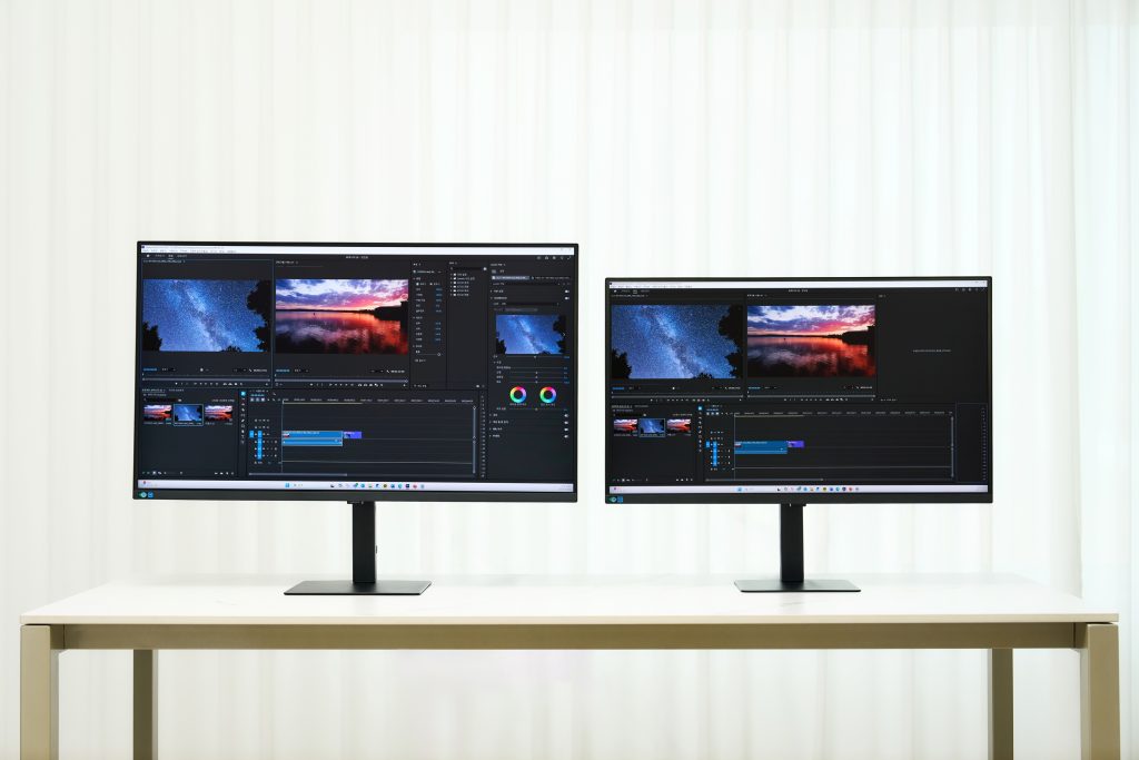 Samsung ViewFinity S8 37-Inch Monitor - Optimal Size for Work (2)