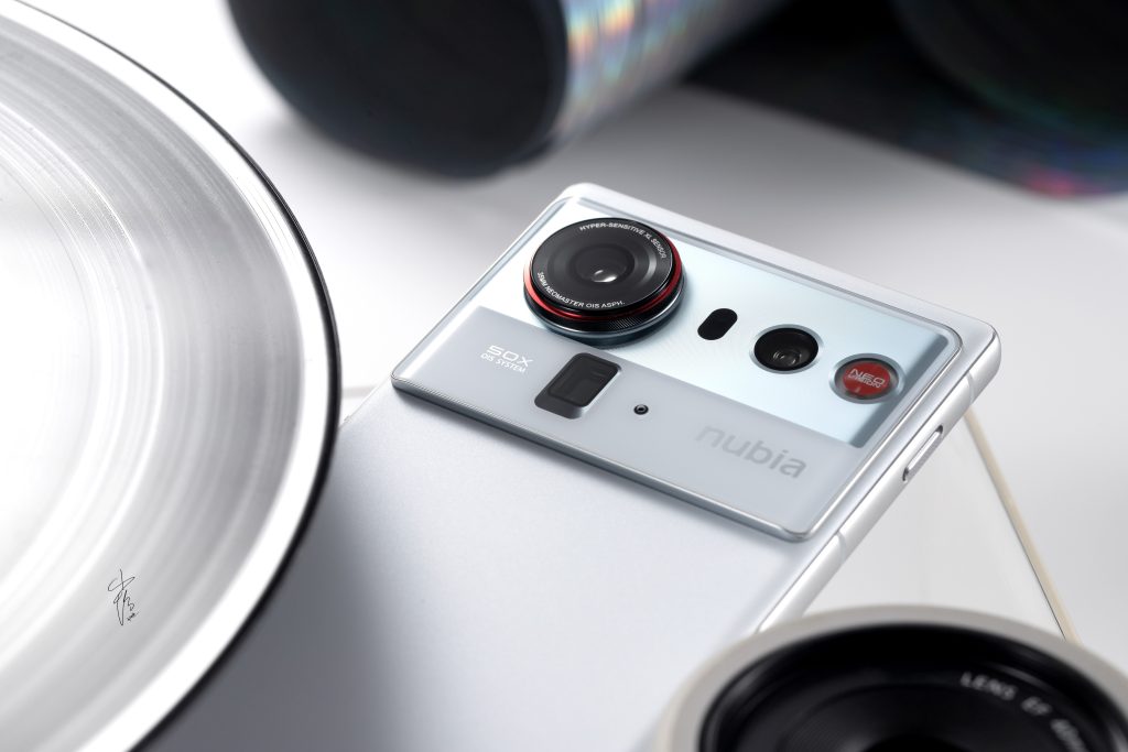 Nubia Z80 Ultra - Ningguang White - Street Photography Game Console (12)