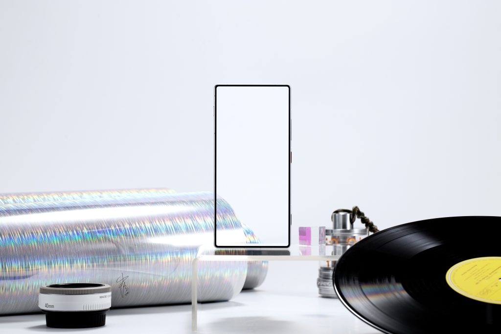 Nubia Z80 Ultra - Ningguang White - Street Photography Game Console (5)