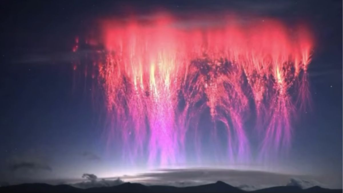 Rare Red Sprites Captured Over Tibetan Plateau