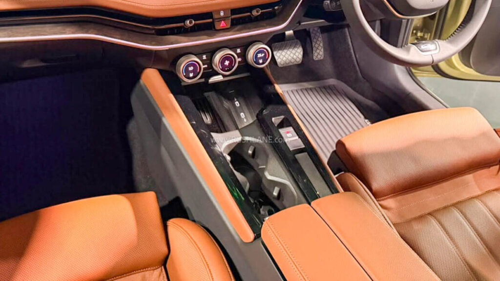 new-skoda-superb-diesel-unveiled-for-india-14-1-1068x601[1]